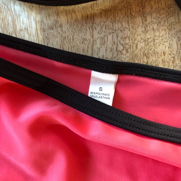 Hot pink bikini - Picture 3 of 6